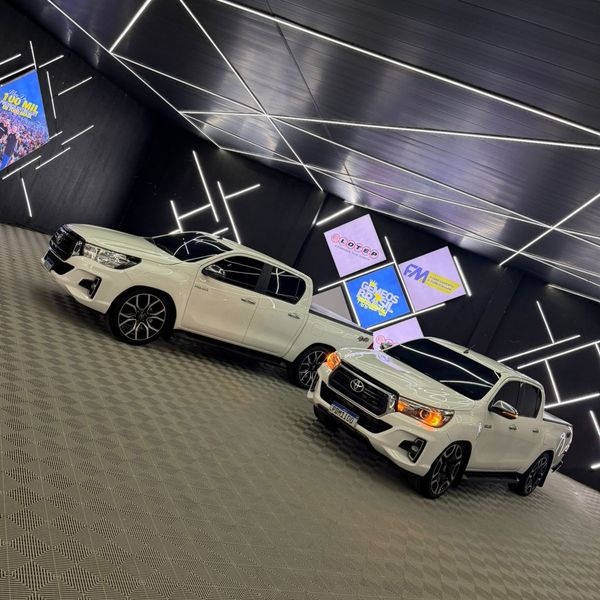 EDIÇÃO 490 - TOYOTA HILUX CD SRV + TOYOTA HILUX CD SRX